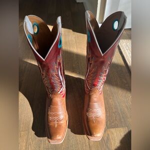 NWOT Ariat Women’s Futurity Fort Worth Narrow Cutter Toe Western Boot Size 7.5